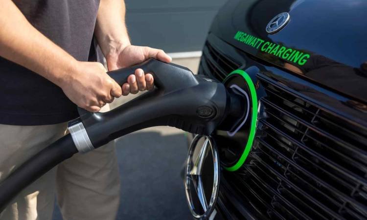 Kablolara Elveda: Mercedes-Benz ELF Sahneye Çıktı